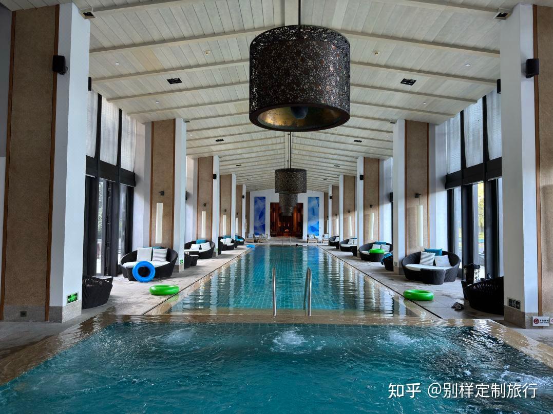 一秒心动的三亚酒店！比艾迪逊更隐世，比瑰丽更艺术！太阳湾柏悦：凯悦系顶配，独享一湾：130米超长无边泳池+1300件艺术品... - 知乎