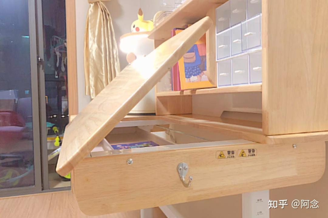 现在很多儿童学习桌桌面是倾斜的有用吗