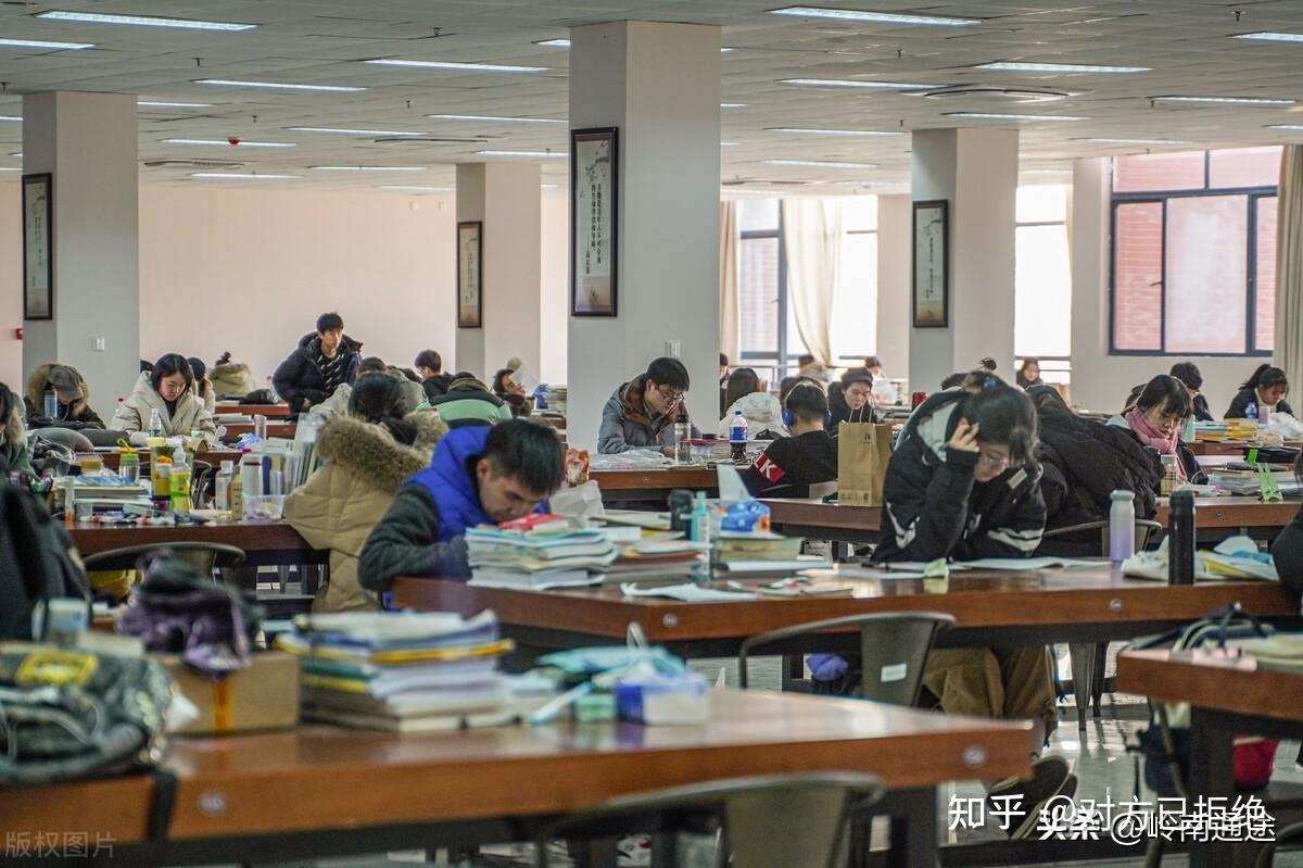 博士毕业去当公务员还是大学老师 首先得考虑这几点详情介绍