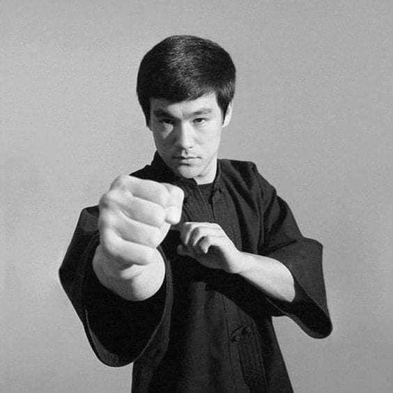 你收藏过哪些李小龙的经典照片?