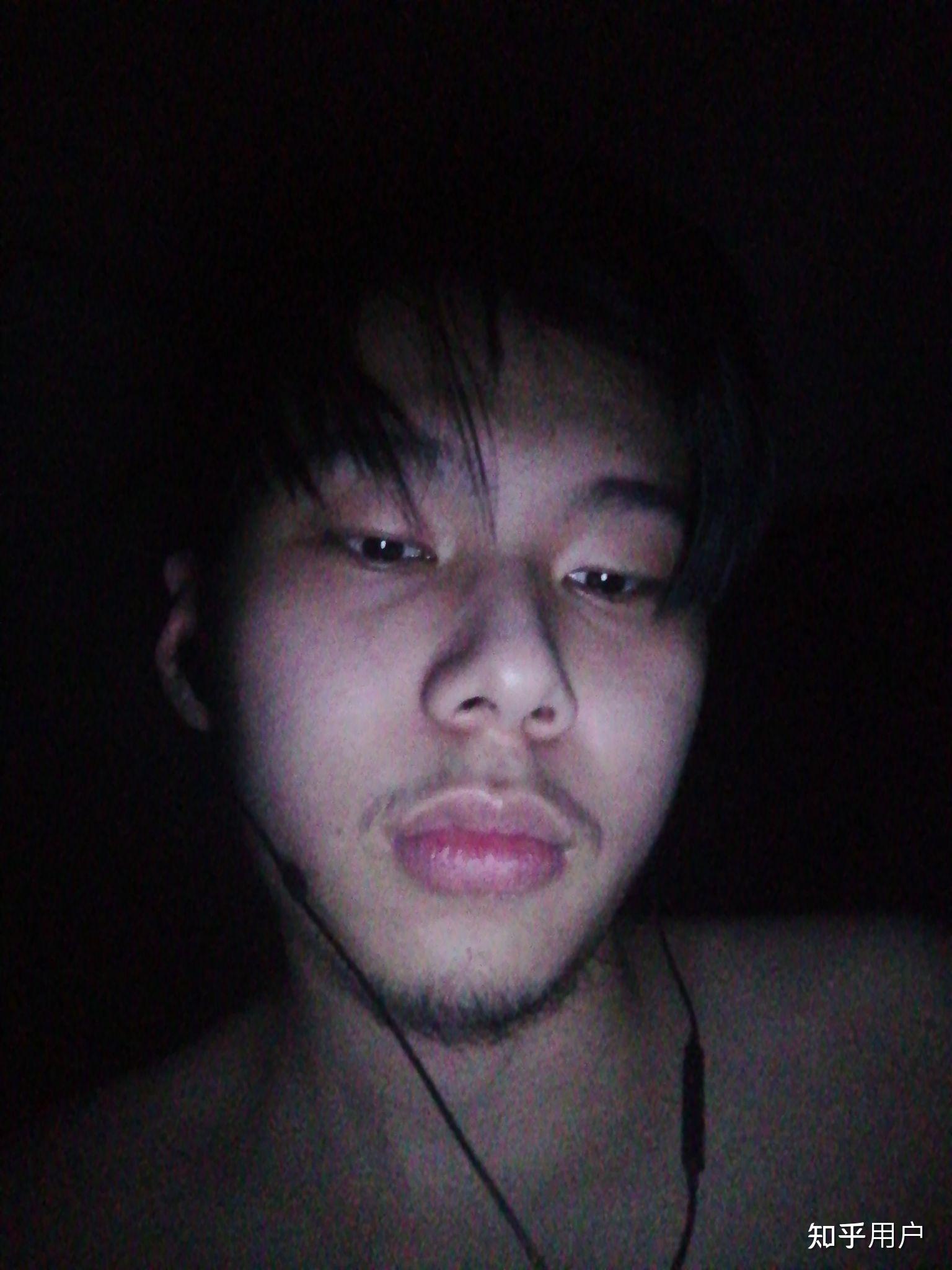 有没有长得丑的男生照片分享一下.我想知道什么样算丑 ?