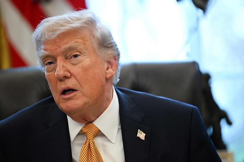 特朗普称何时结束同伊朗冲突没有时间表，美军已指令29艘船只掉头或返回伊朗港口，特朗普表态为何如此反复？