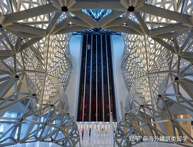 扎哈在中国的最后三个遗作:不可能完成的建筑建成 - 知乎