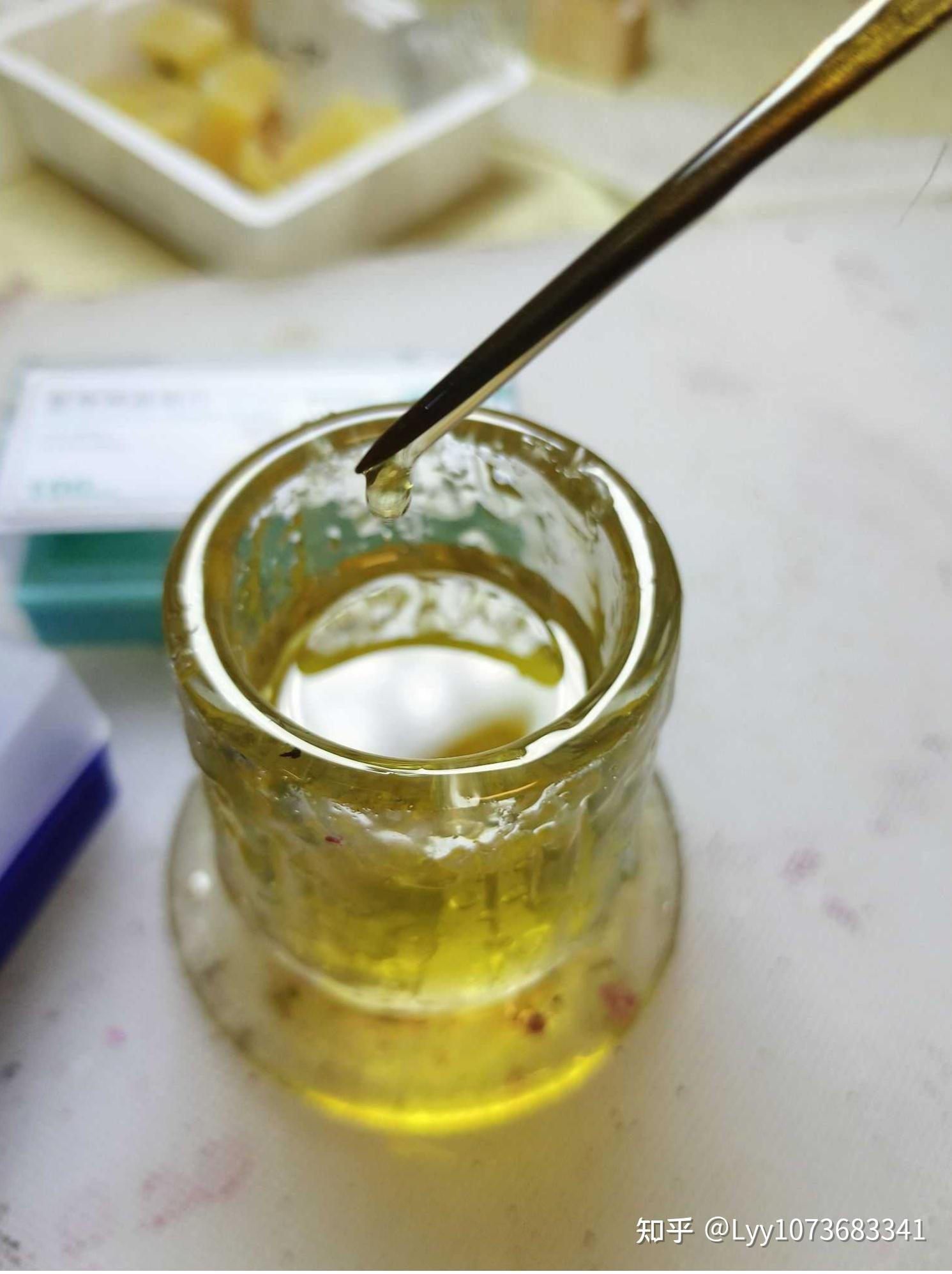 石蜡切片最后用中性树胶封片时，如何操作才能不产生气泡和树胶不溢出来? - 知乎