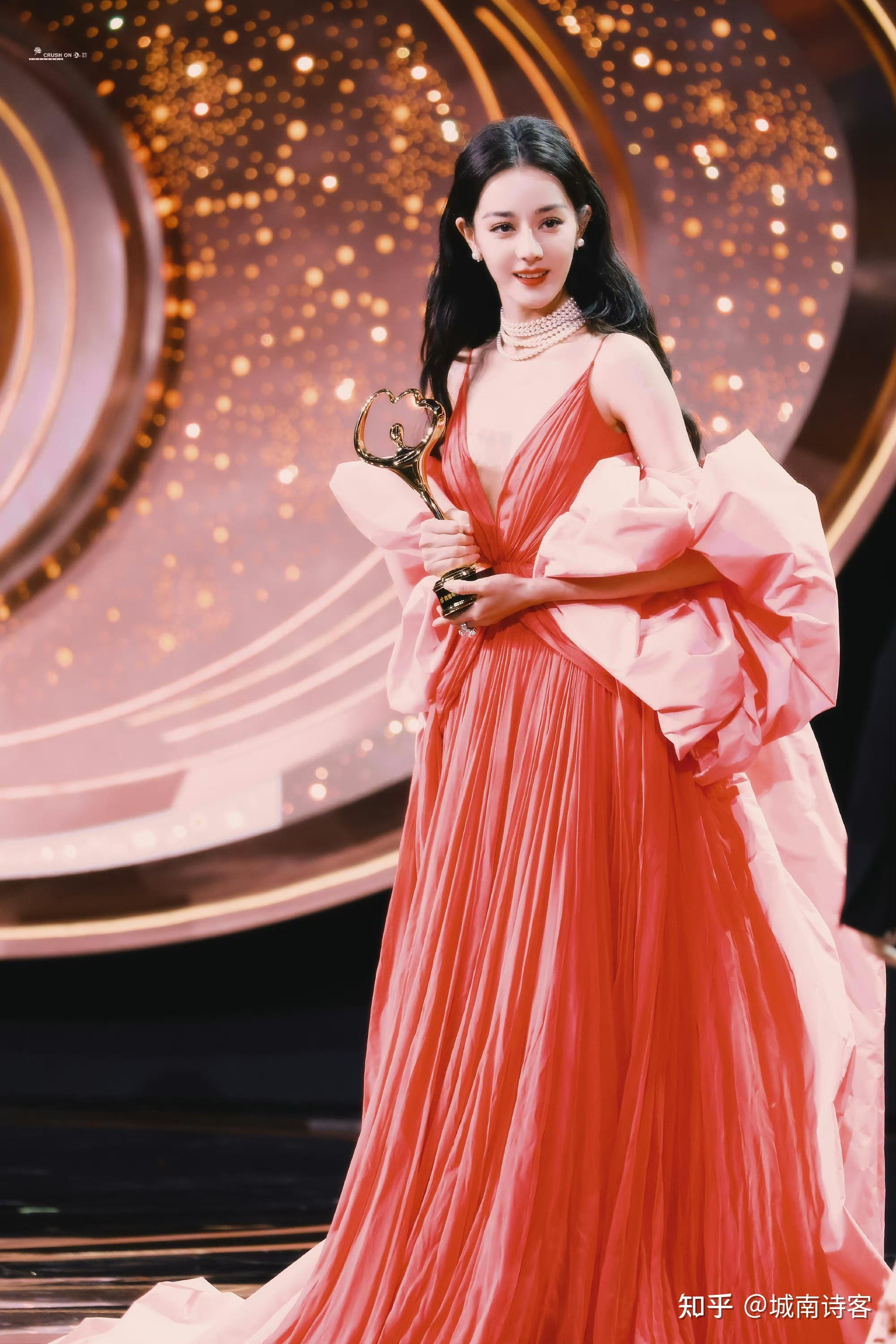 迪丽热巴有哪些出圈的红毯造型? - 知乎