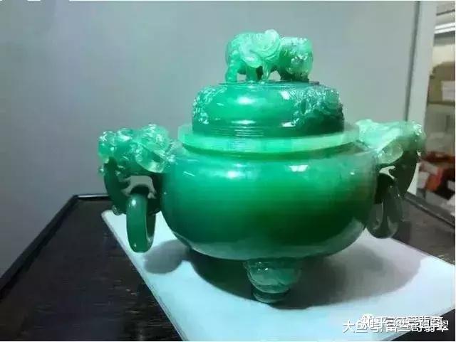 日本人不识货, 冰种满绿的翡翠香炉770万就卖了, 如今价值4000万! - 知乎