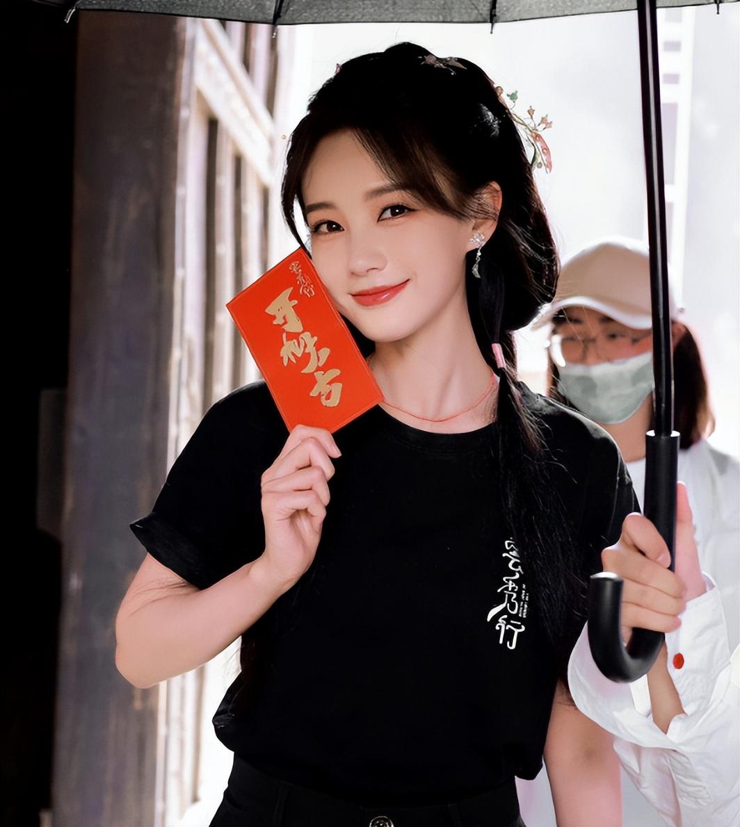 如何客观评价李一桐的长相?