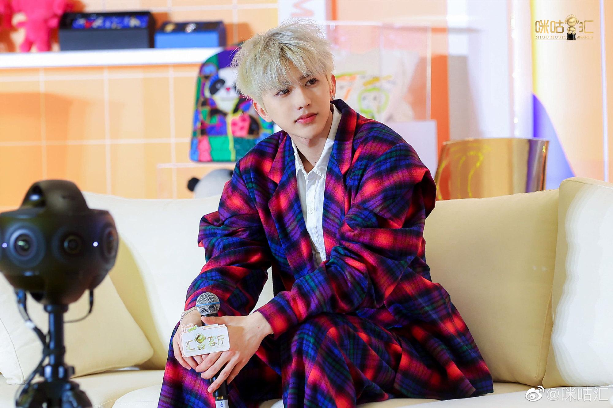 如何评价蔡徐坤《i wanna get love》咪咕汇舞台表演? - 知乎