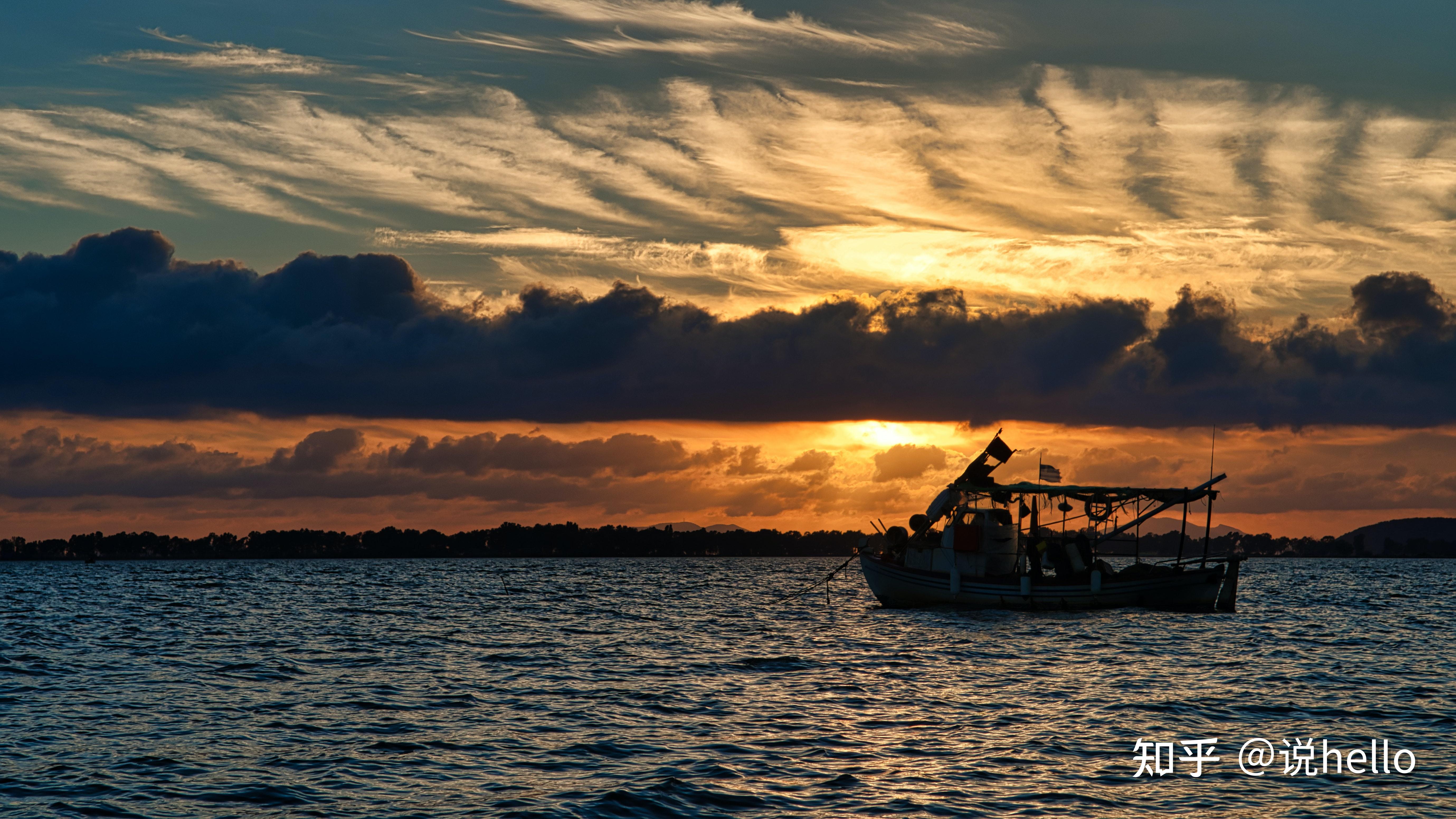有哪些好看的全面屏手机壁纸或微信聊天背景图片?