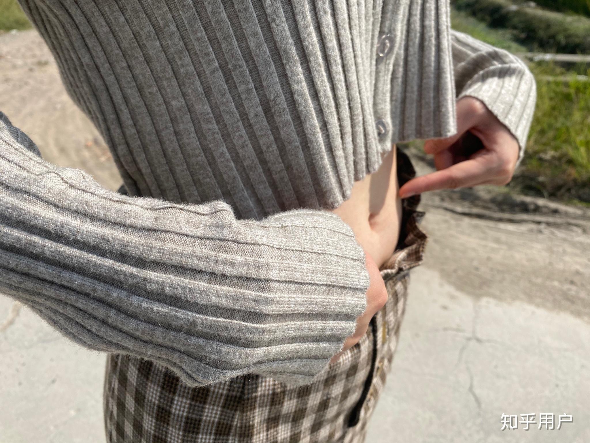 有没有人觉得女孩有点肉肉的小肚子很可爱