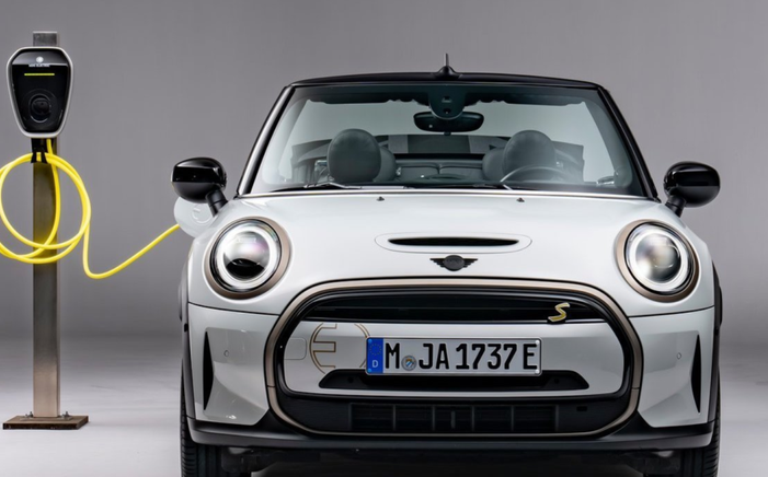 宝马mini首款敞篷车可爱又复古