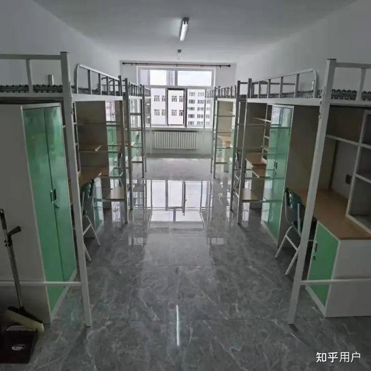 哈尔滨金融学院的宿舍条件如何?校区内有哪些生活设施?