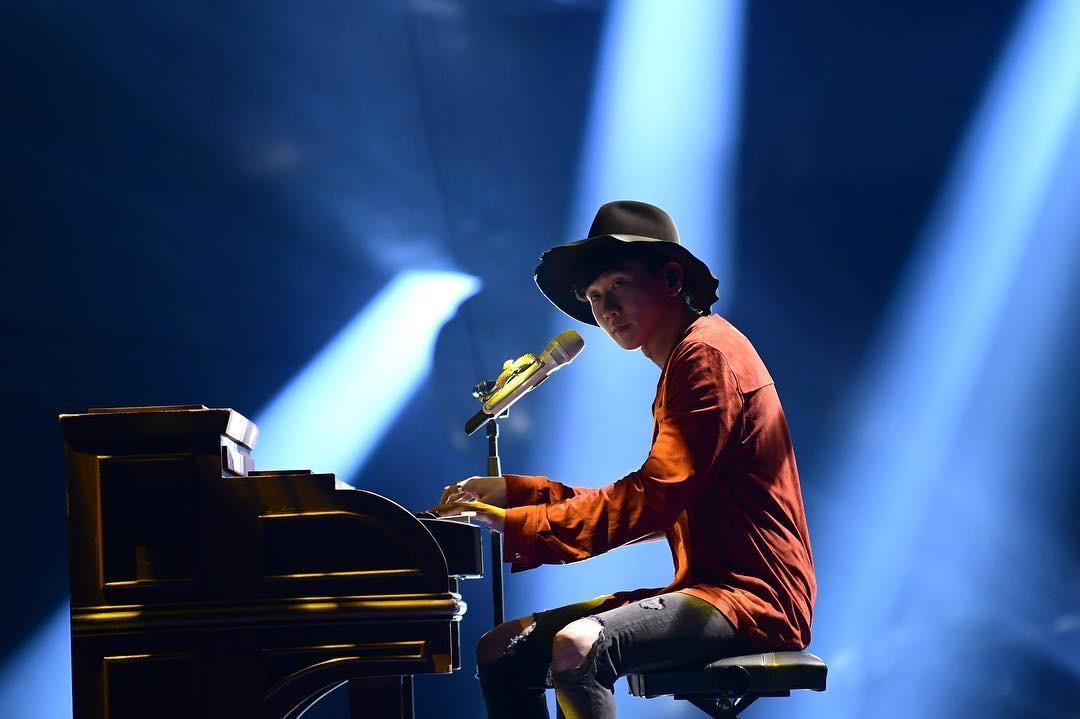 有哪些适合做壁纸的林俊杰图片