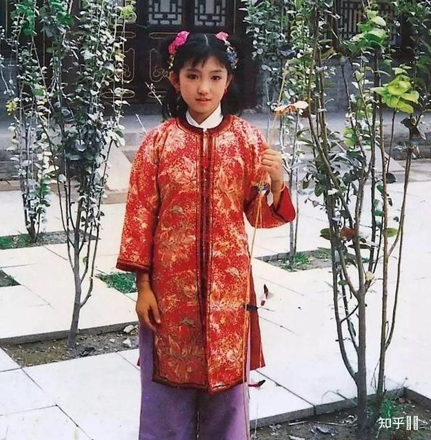 贾巧儿和贾宝玉什么关系?