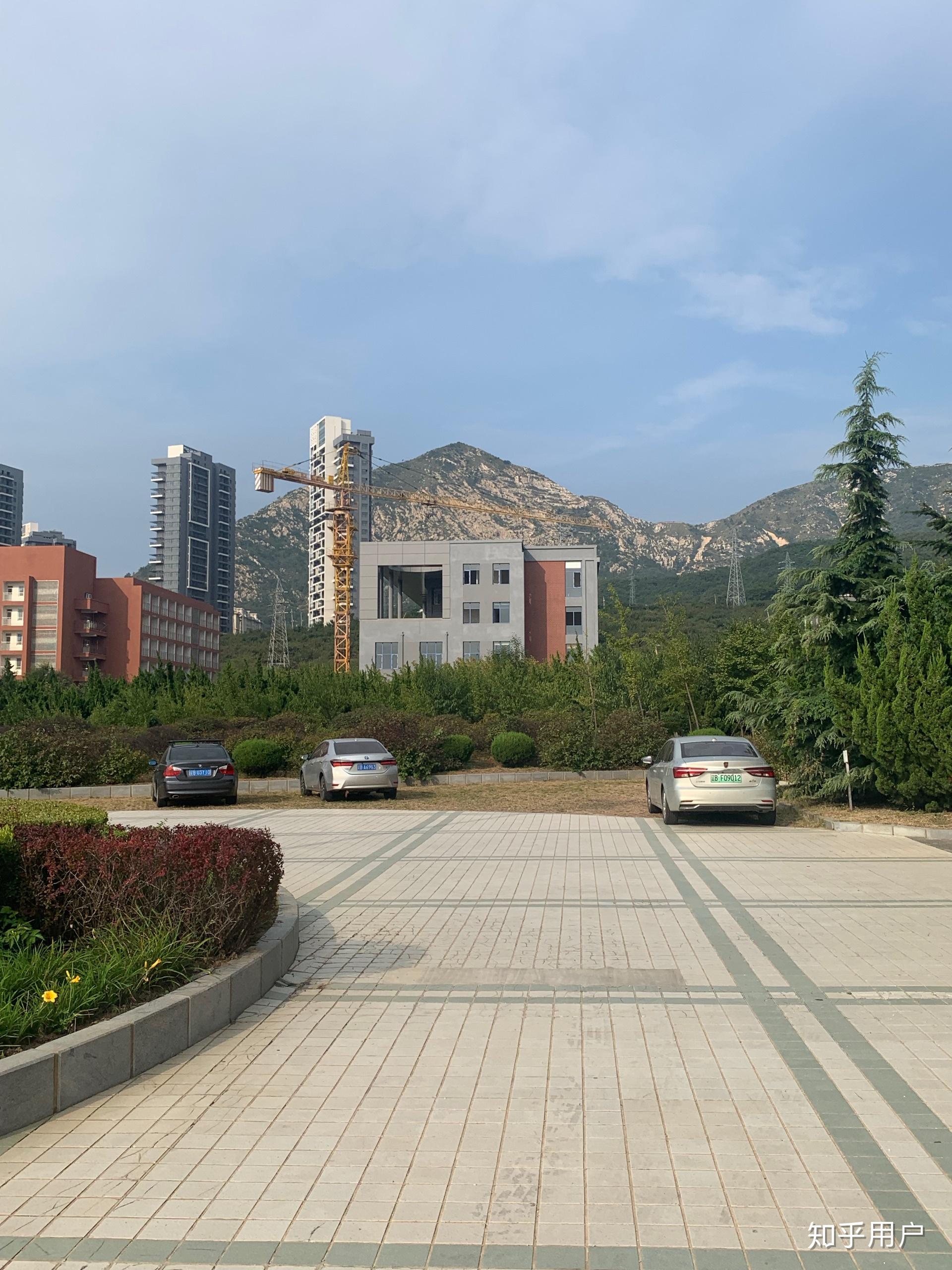 大连理工大学(开发区校区)的宿舍条件如何?校区内有哪些生活设施?