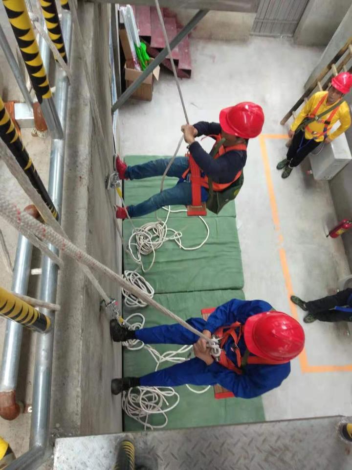 高处作业的设备设施座板式单人吊具