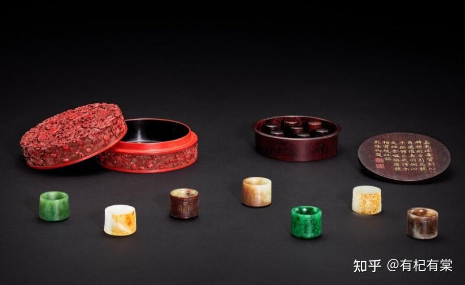 花梨木扳指盒、老玉扳指一套 花梨木扳指盒、老玉扳指一套 【公式通販】