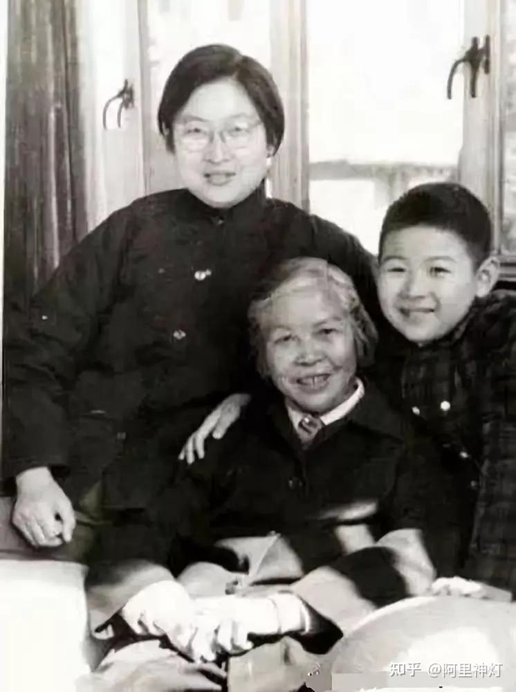 贺子珍和女儿李敏,女婿孔令华合影,生活低调简朴,子孙个个不凡 - 知乎
