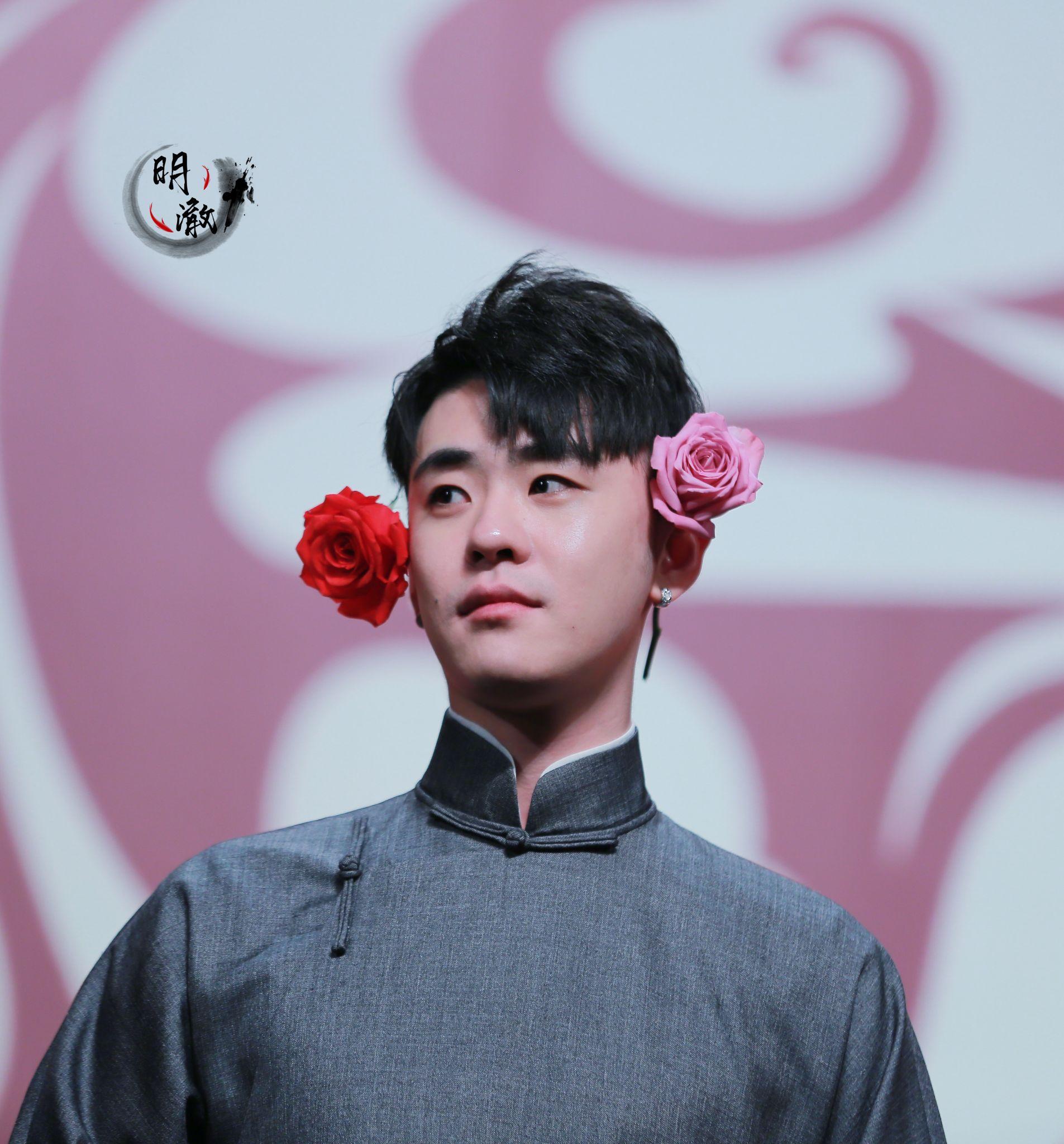 姐妹们最喜欢的张云雷的大褂是哪一件? - 知乎