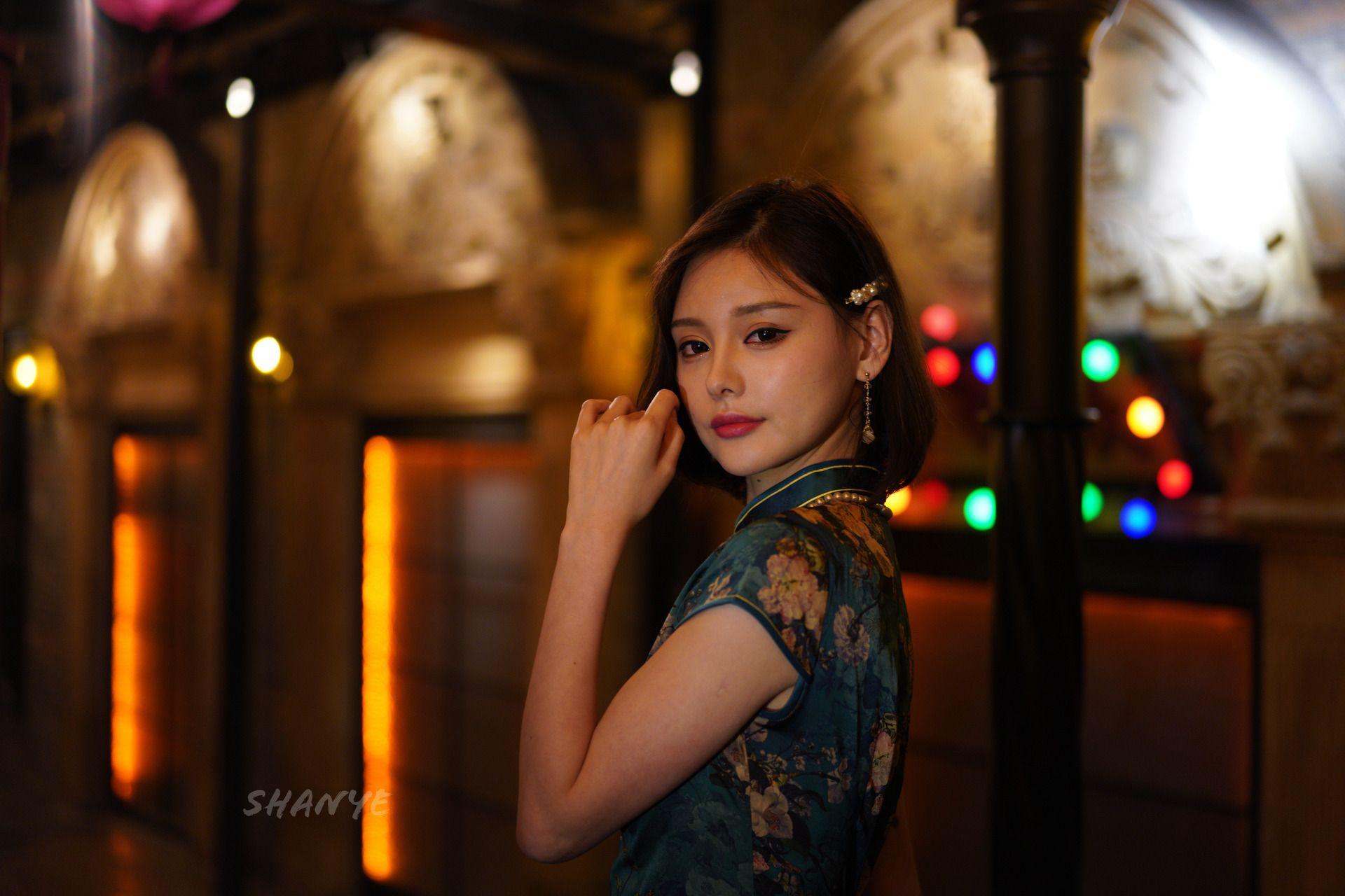 天天壁纸有没有蓝头发的美女壁纸