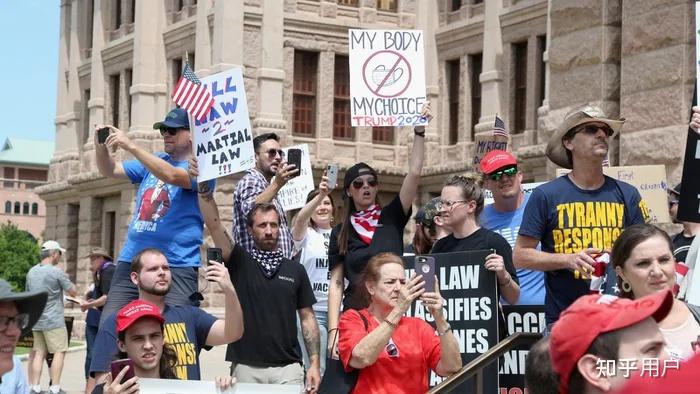 美国一反口罩运动领导者死于新冠,年仅 30 岁,曾创建组织对抗新冠限制