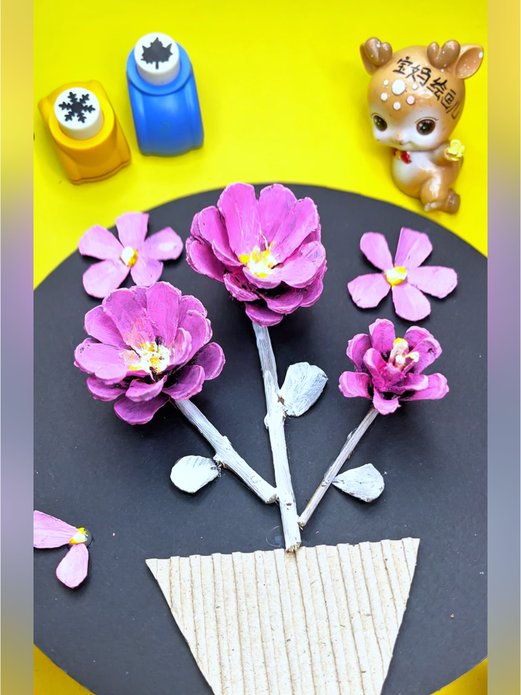 春暖花开时捡几个松塔做幅手工花把春天留在画里