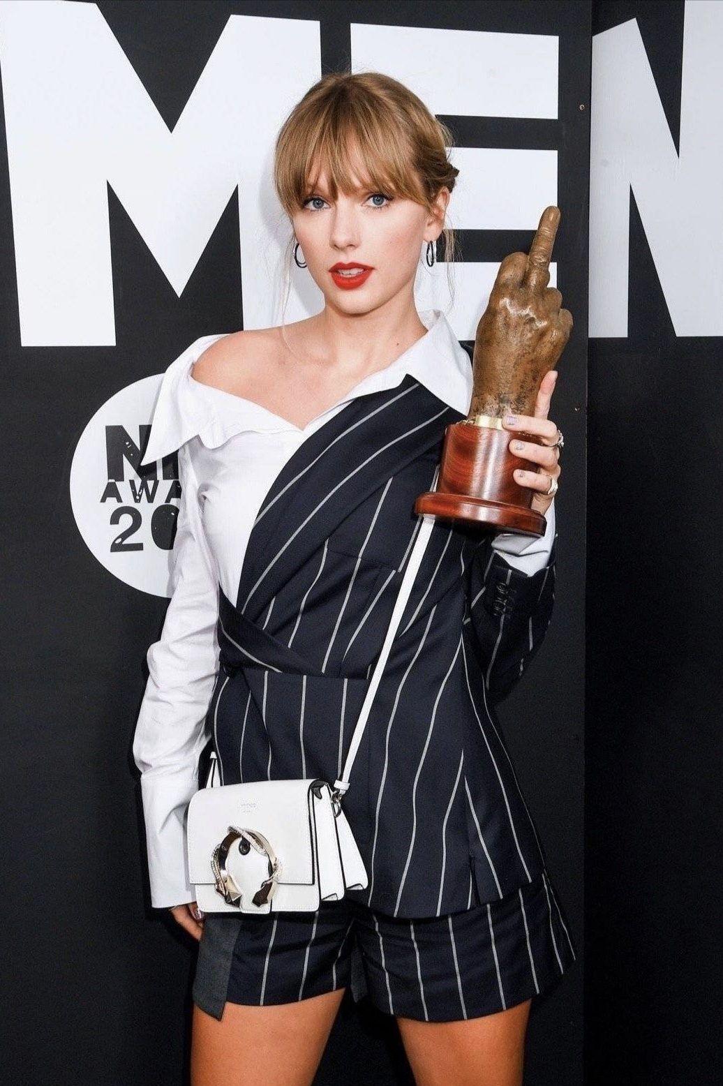 可以贡献一下霉霉的手机壁纸吗谢谢? - 知乎