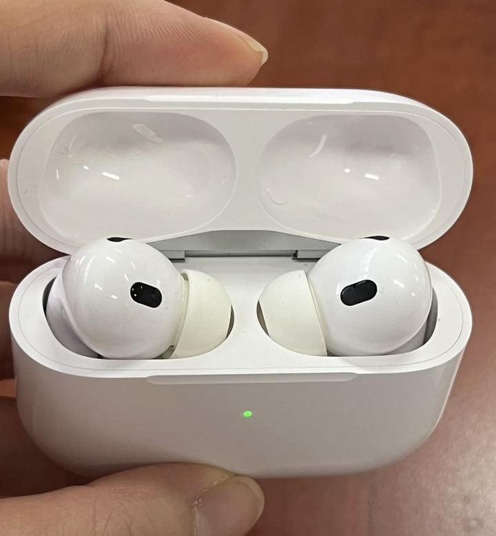 2024年货节、618、双十一AirPods pro二代是买TypeC版本还是Lighting 