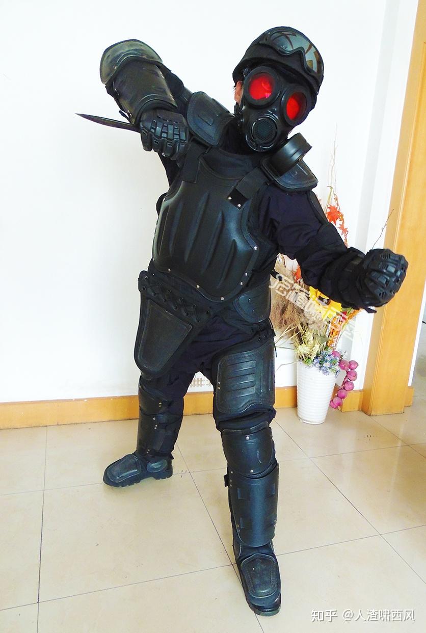 用现代塑料打造的盔甲和古代盔甲相比,性能强还是弱? - 知乎