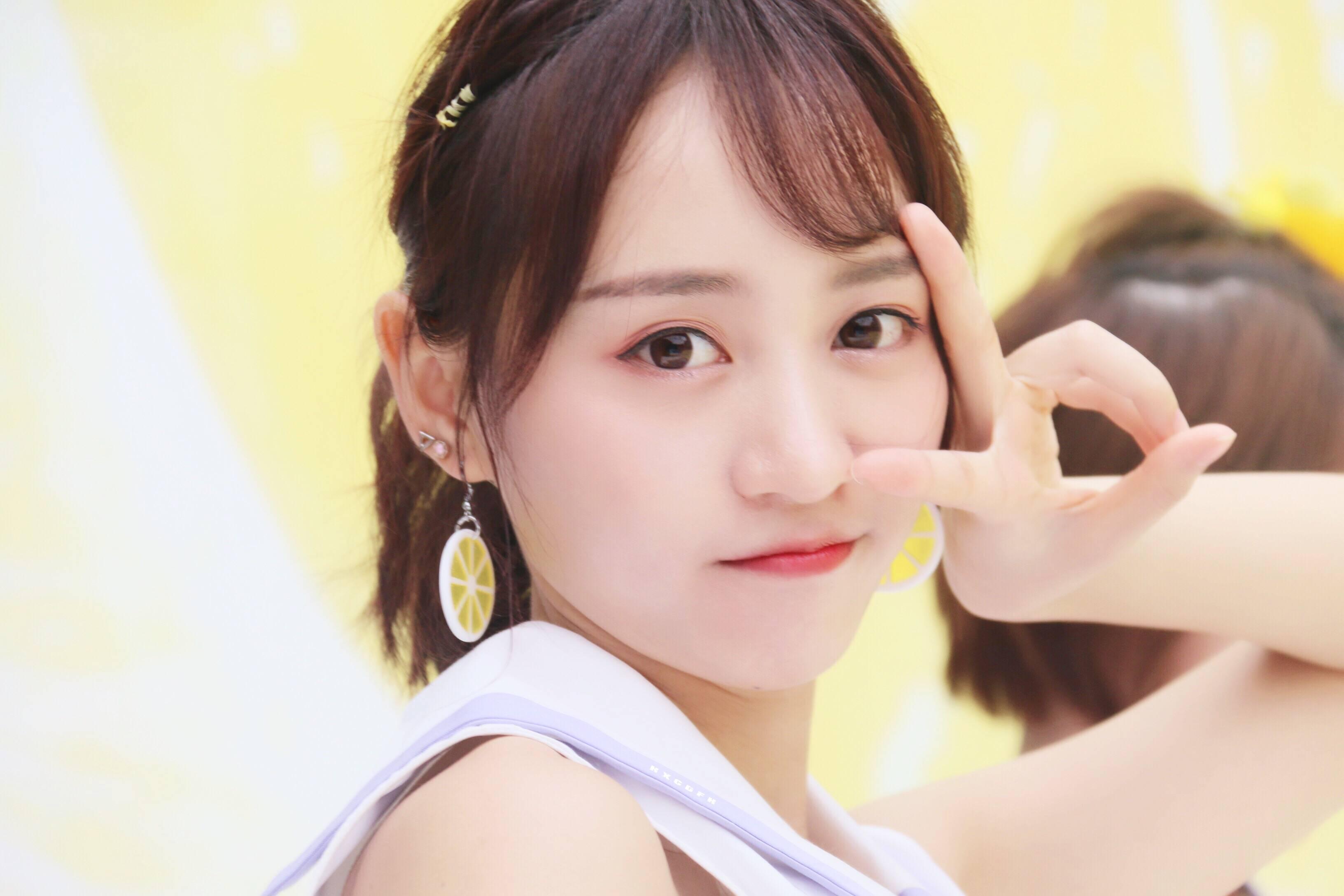 snh48黄婷婷的笑容在表情包界处于什么地位抛开剧场像素低的原因能