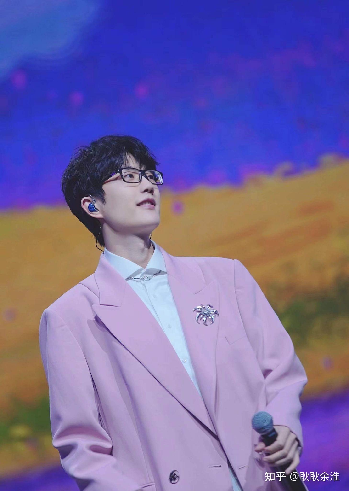 有哪些许嵩无水印的好看的照片呀壁纸呀? - 知乎