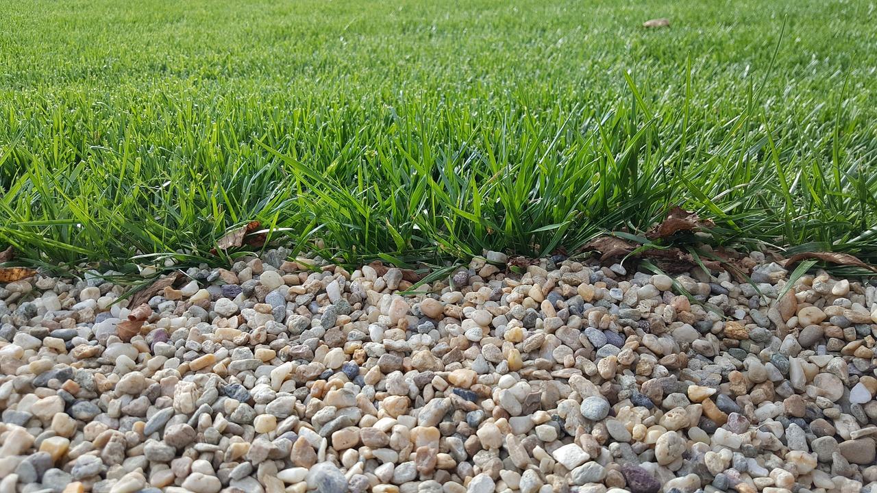 2. 草灰土筛分步骤