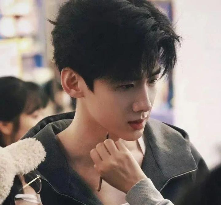 毛晓彤天价片酬?白敬亭90小生top?雷佳音垄断中生市场?