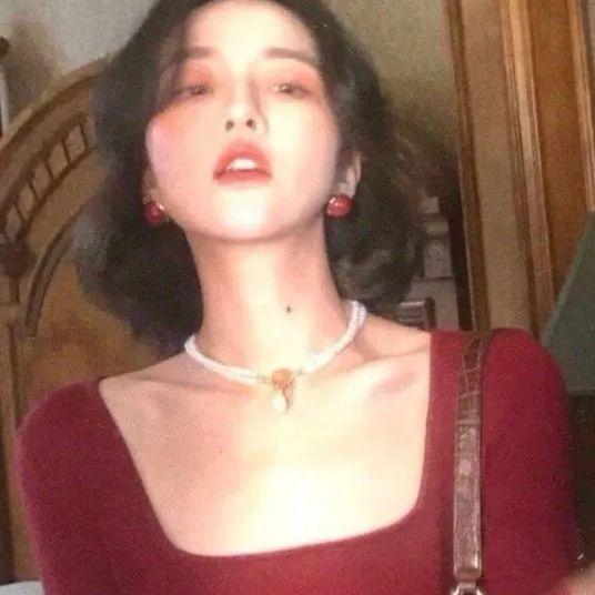 有没有很酷很拽的头像呀?(很酷很拽的图片女生)