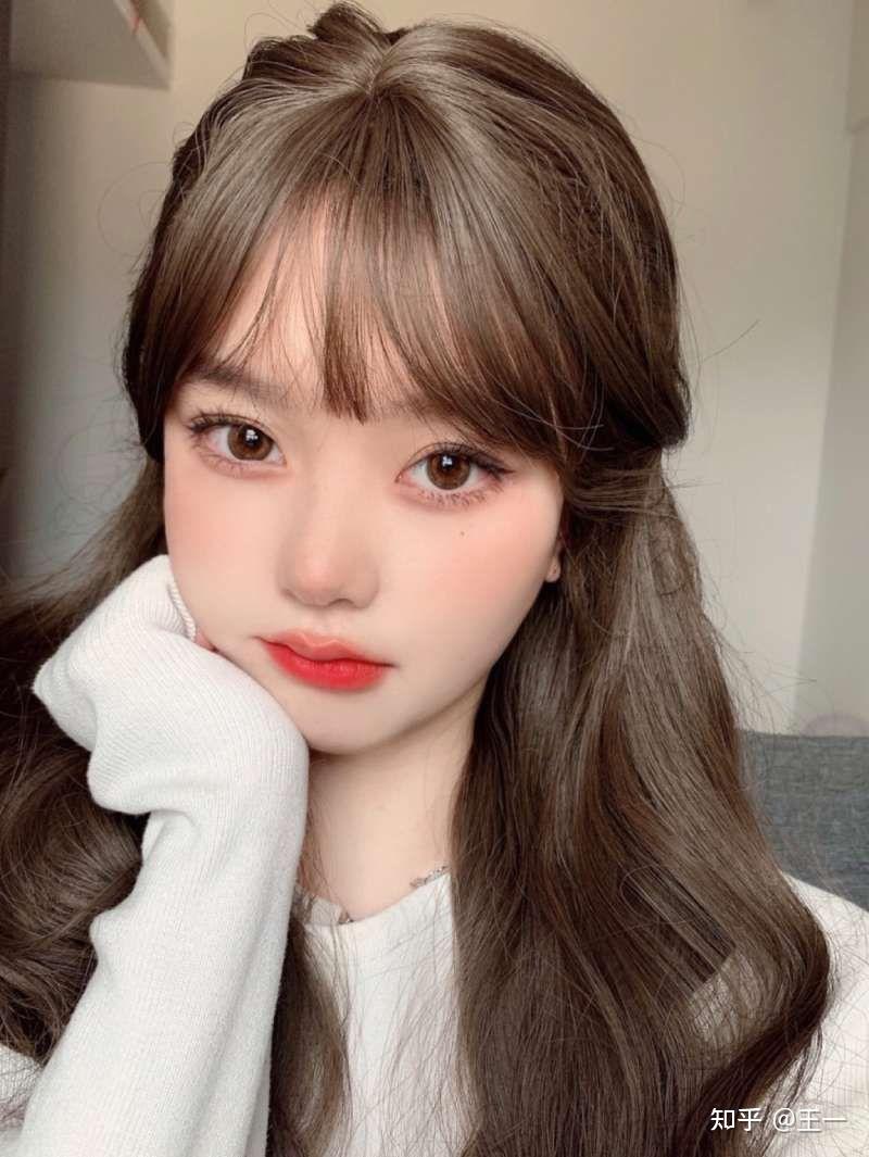 女生二十多岁想染头发染哪种颜色比较好