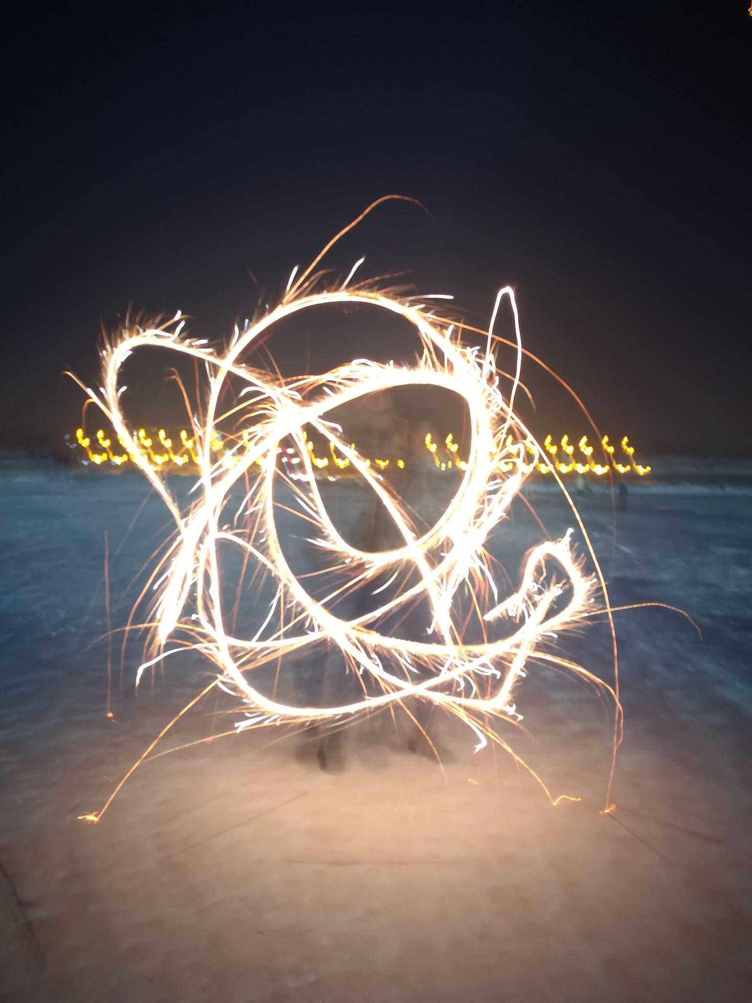 过年如何用手机拍出烟花棒的轨迹图