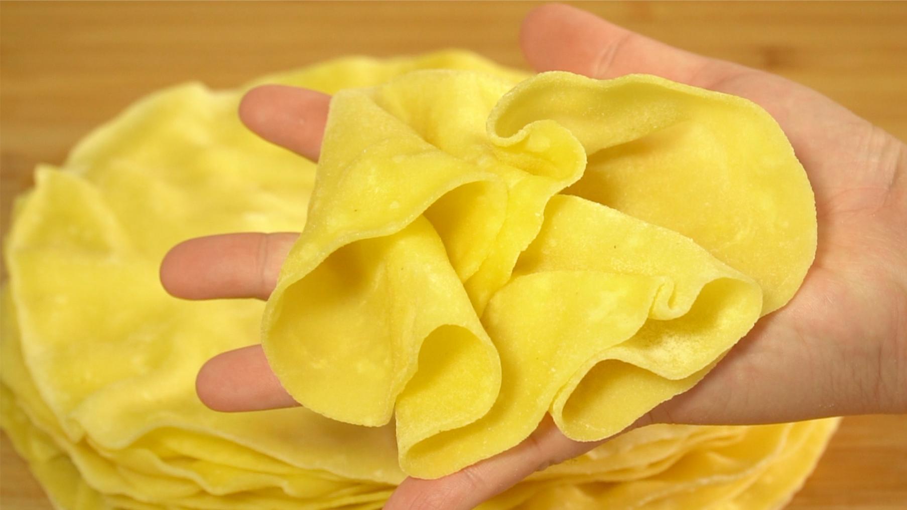 开水做玉米面饼小秋最拿手的面食又薄又软不放油一次做一打