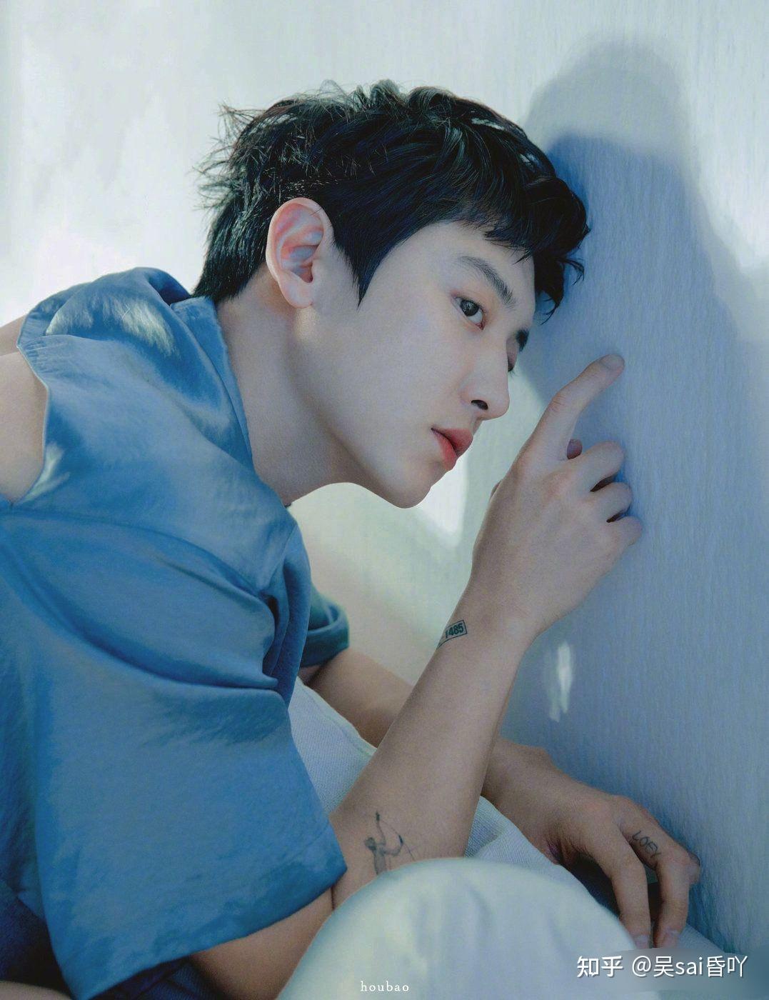 有人有一张朴灿烈的图片吗蓝色白头发侧颜明明见过却怎么也找不到了