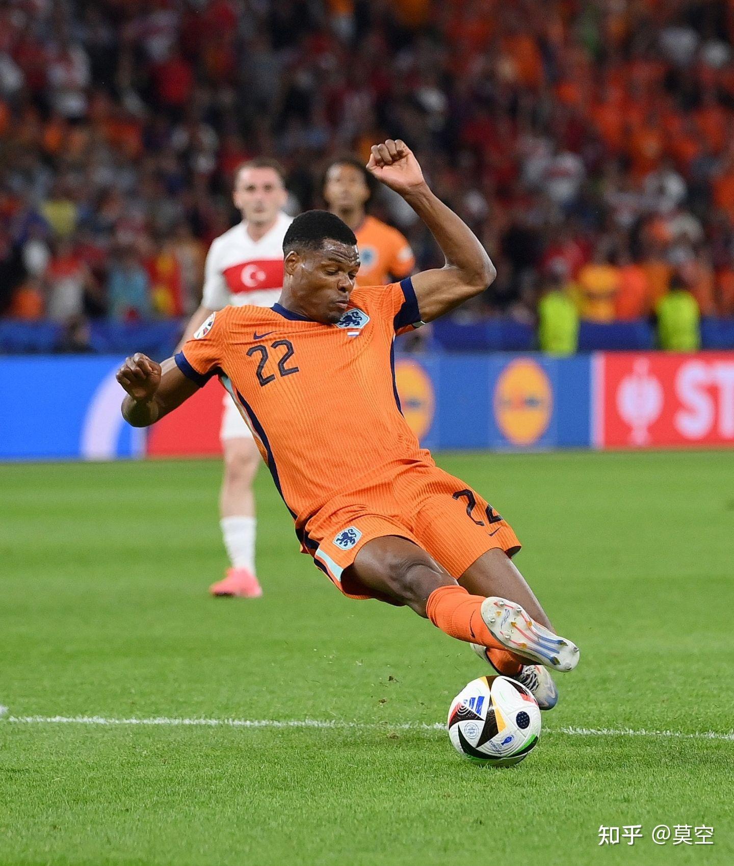 2024 欧洲杯荷兰 2:1 逆转土耳其会师英格兰,20 年后再进四强,如何