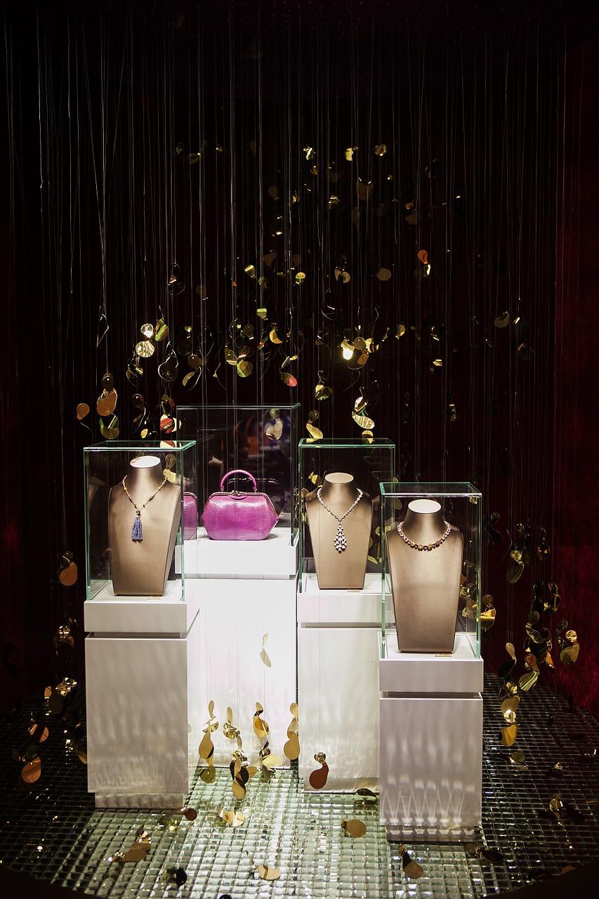 到顶橱窗玻璃如何固定