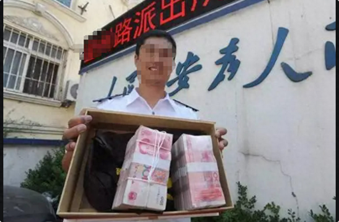 男子下班捡22万现金,报警将钱归还,失主说少了5万!法院判了! - 知乎
