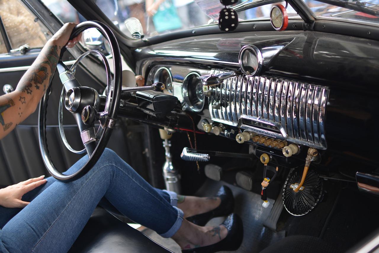 灰色皮沙发简约风