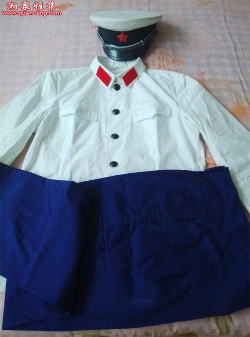 65式海军军服为什么有深灰和蓝色