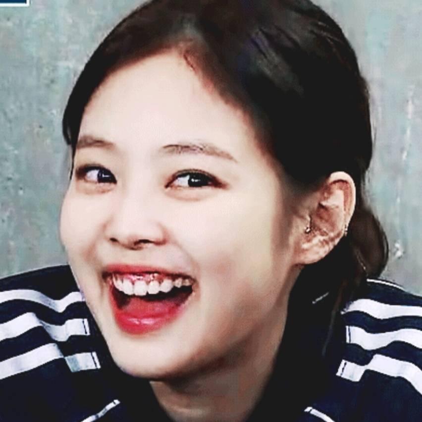 有没有blackpink里jennie露齿大笑眯眼睛的头像啊啊啊!太可爱了!