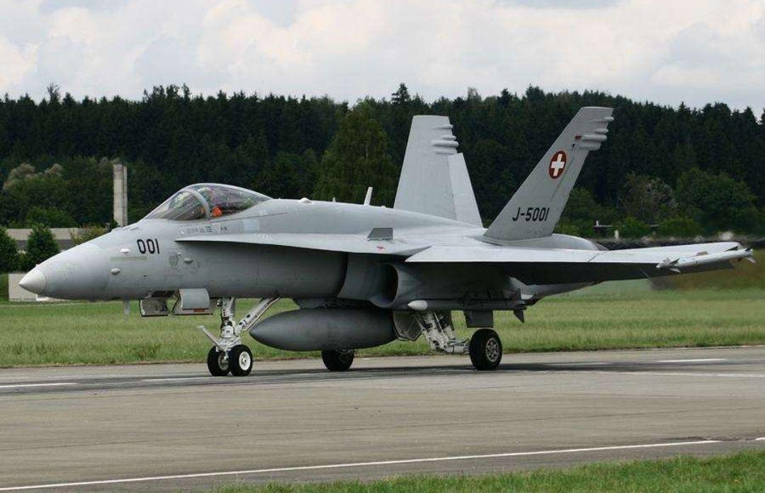 怎么判断f15与f18的区别? - 知乎