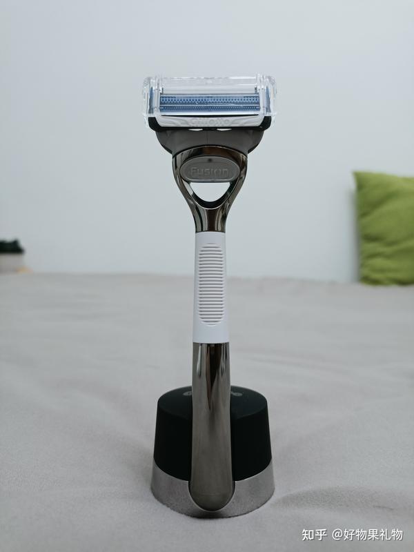 4,吉列云感小云刀非吉利手动剃须刀