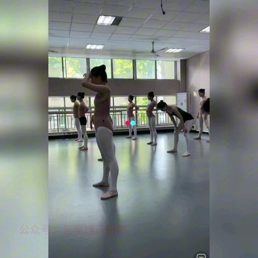 腰真软啊,记录清纯、漂亮的初中生舞蹈生练舞! - 知乎