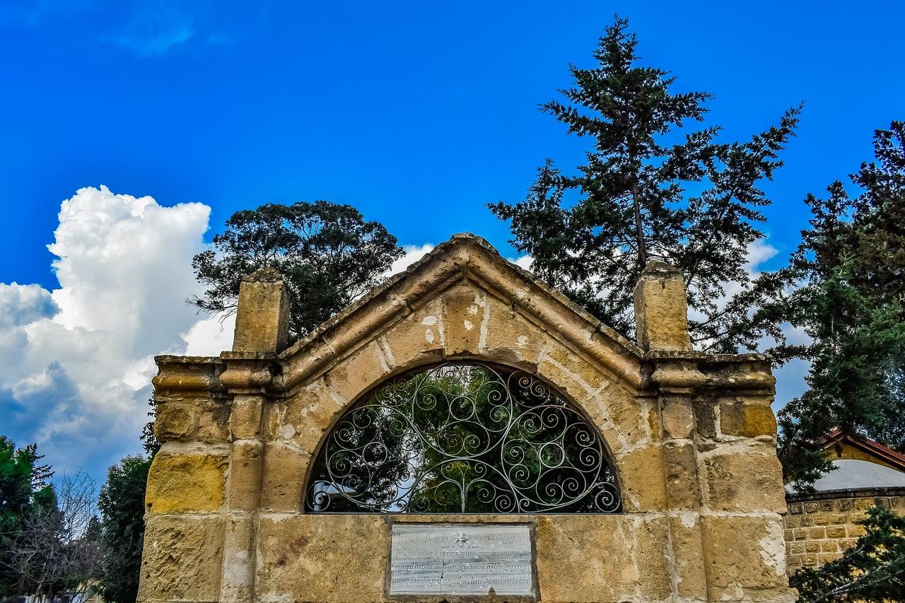 3. 滨江墓园在哪