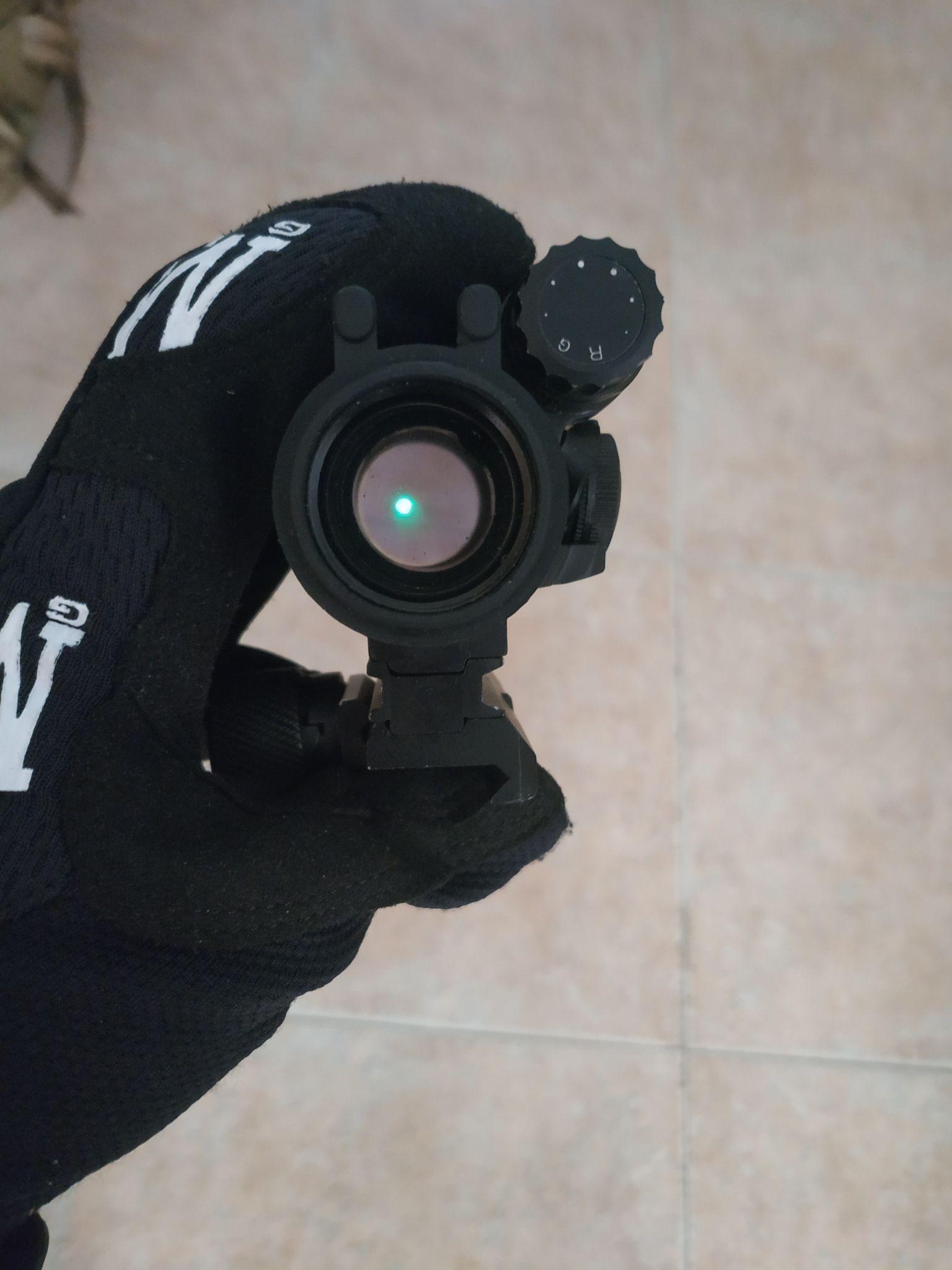 为什么绝地求生吃鸡中的2倍镜中文全名为2倍红点瞄准镜