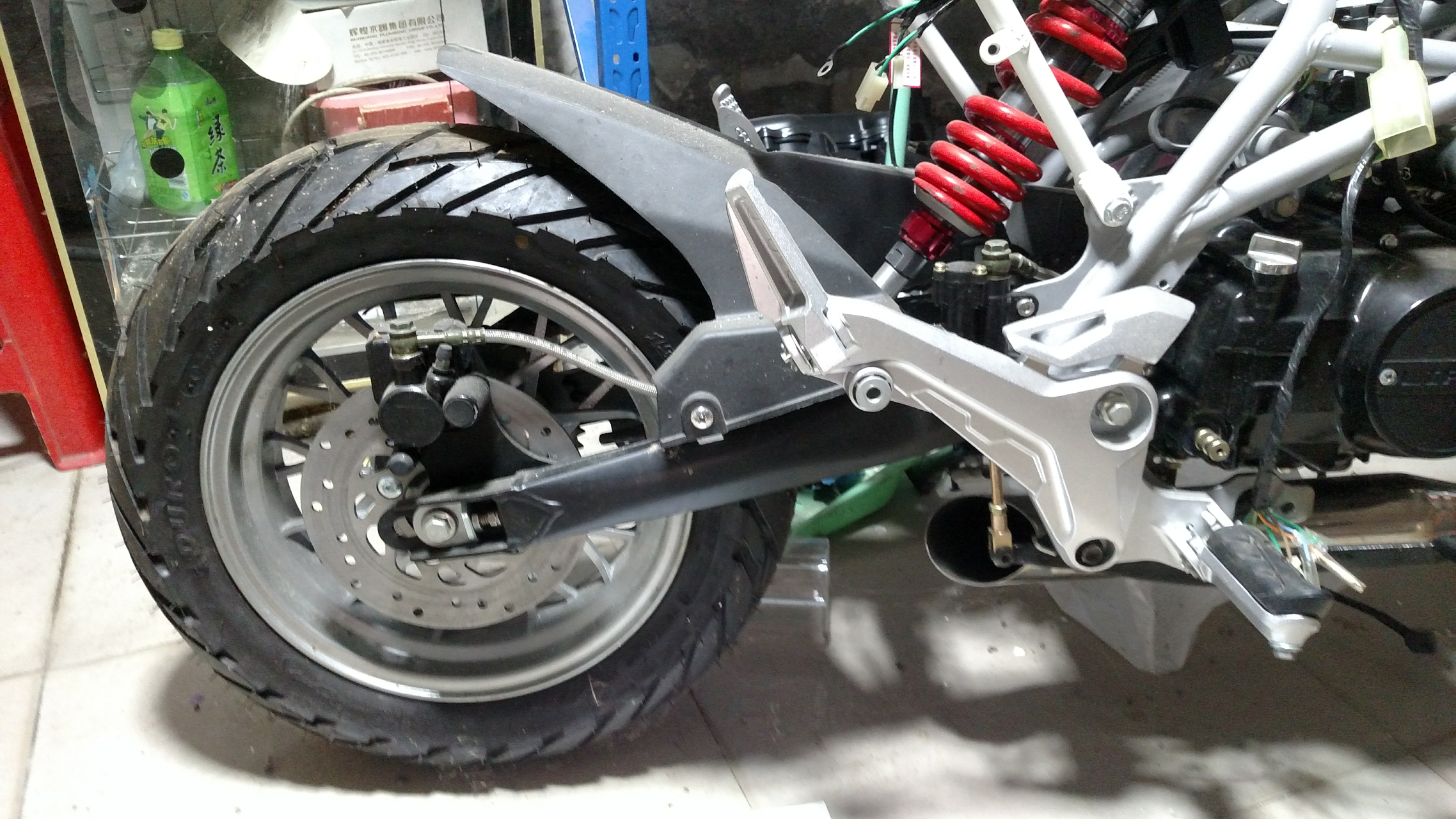 摩托车改装后平叉要注意哪些要更换哪些配件